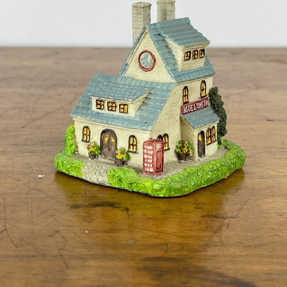 Blue Lion Pub Cornwall Collectors Miniature Hand Painted Cottage